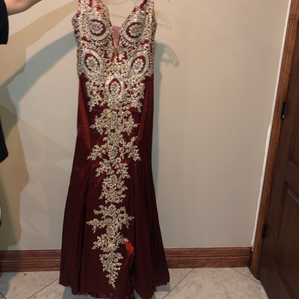 Gorgeous Dress with train